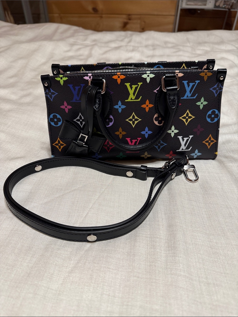 NEW Louis Vuitton Takashi Murakami On the Go East West - Picture 4 of 5